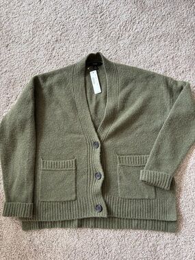 Cropped cardigan sweater in Supersoft yarn